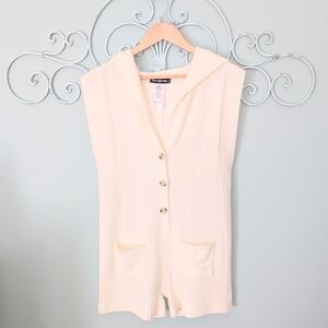 Cream Sleeveless Button-Up Vest